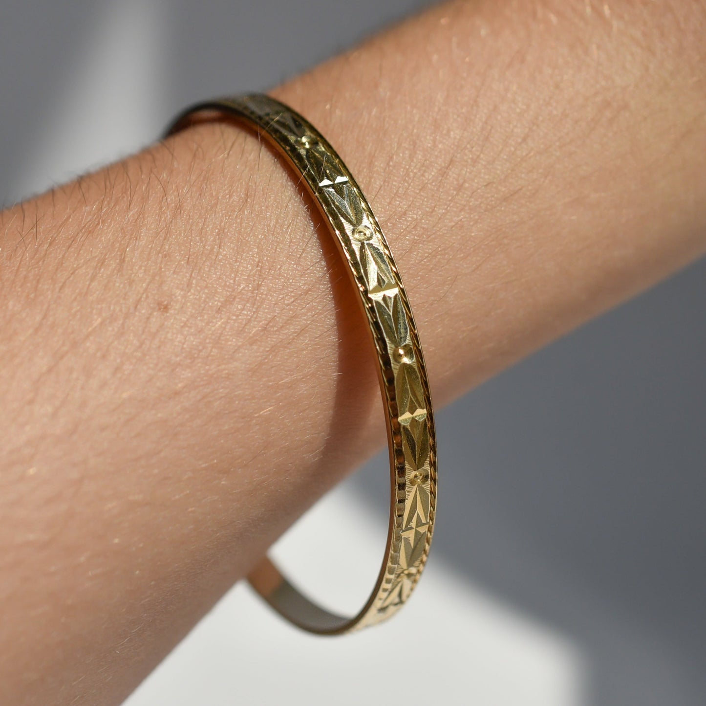 18k Vintage Bangle