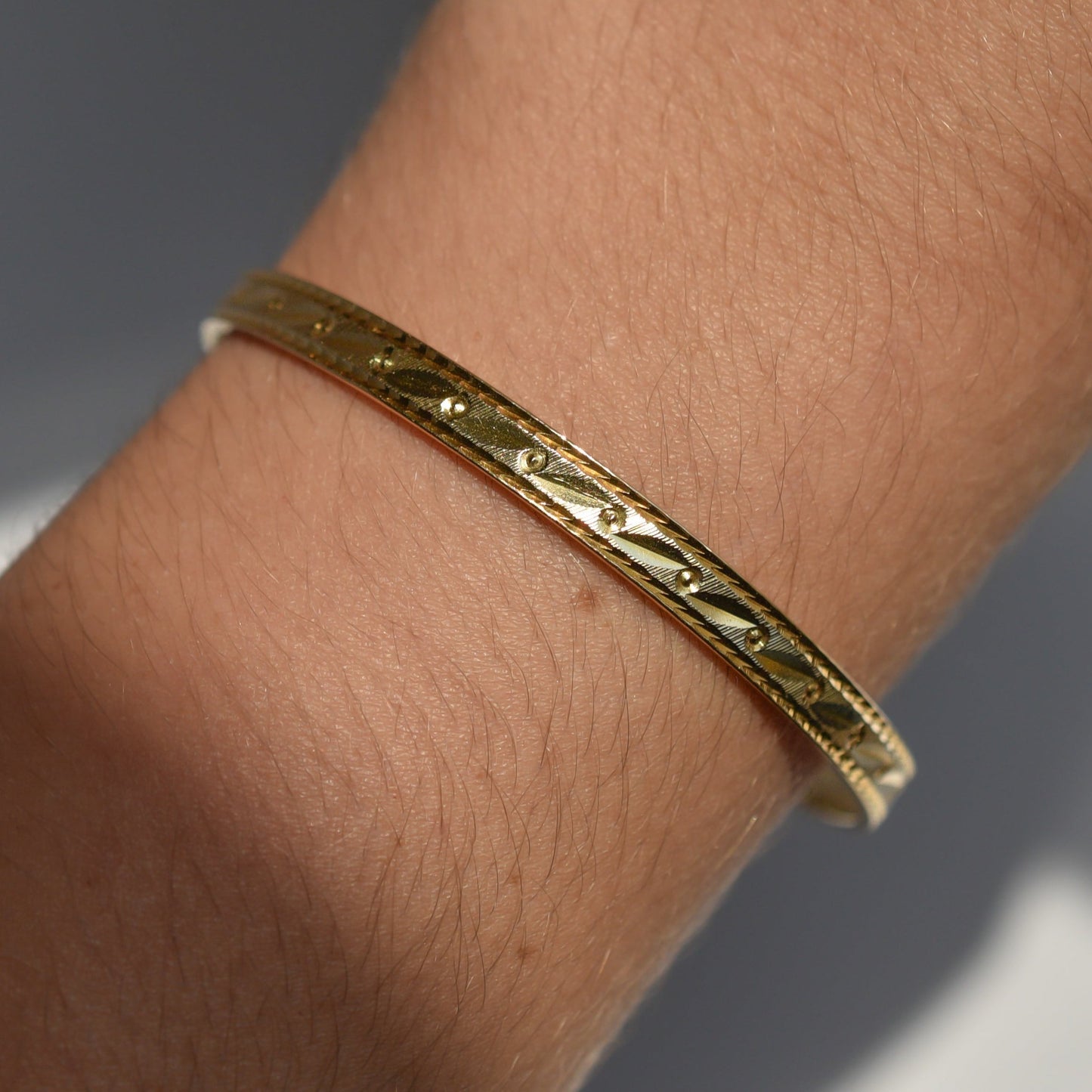 18k Vintage Bangle