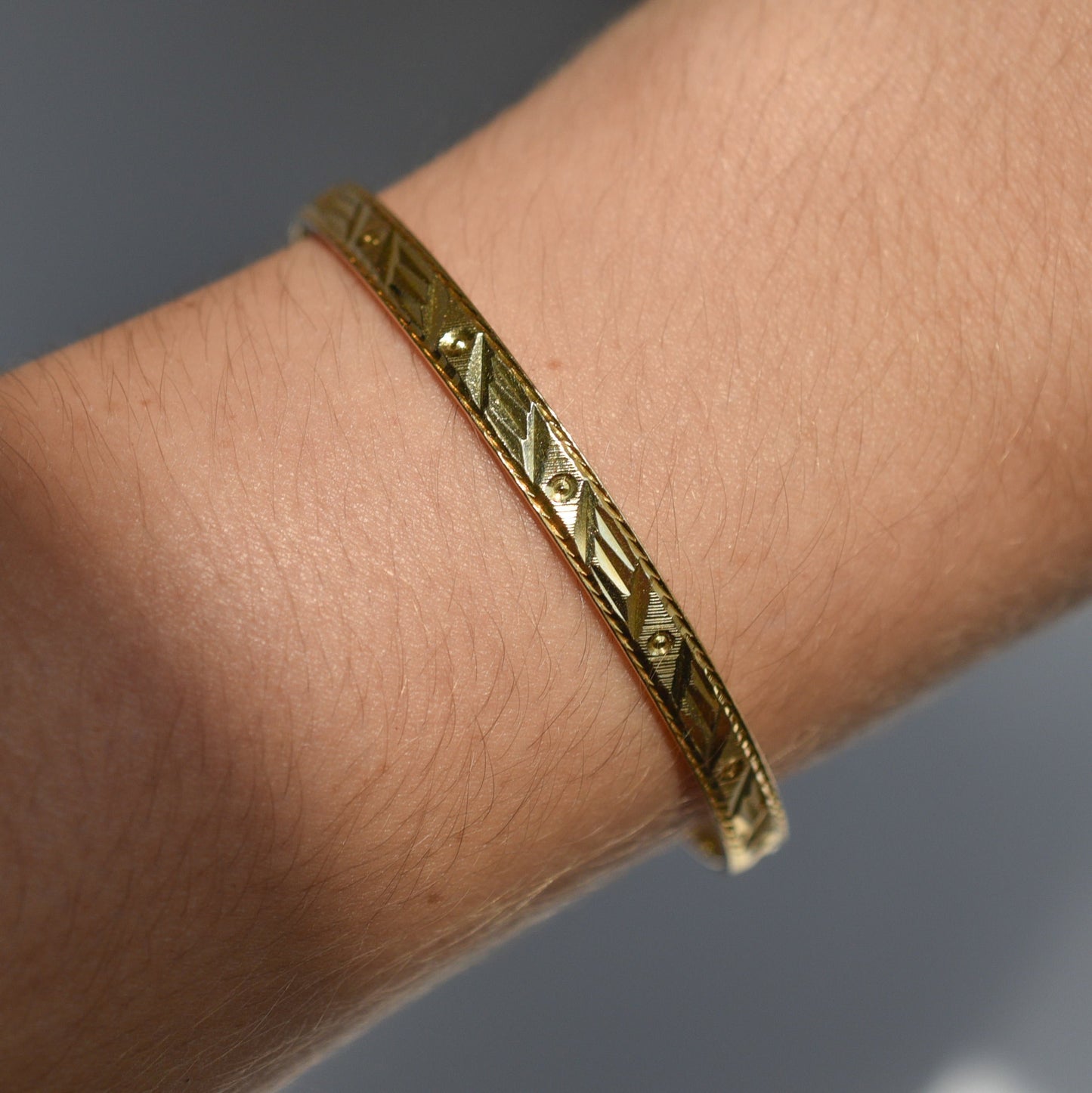 18k Vintage Bangle