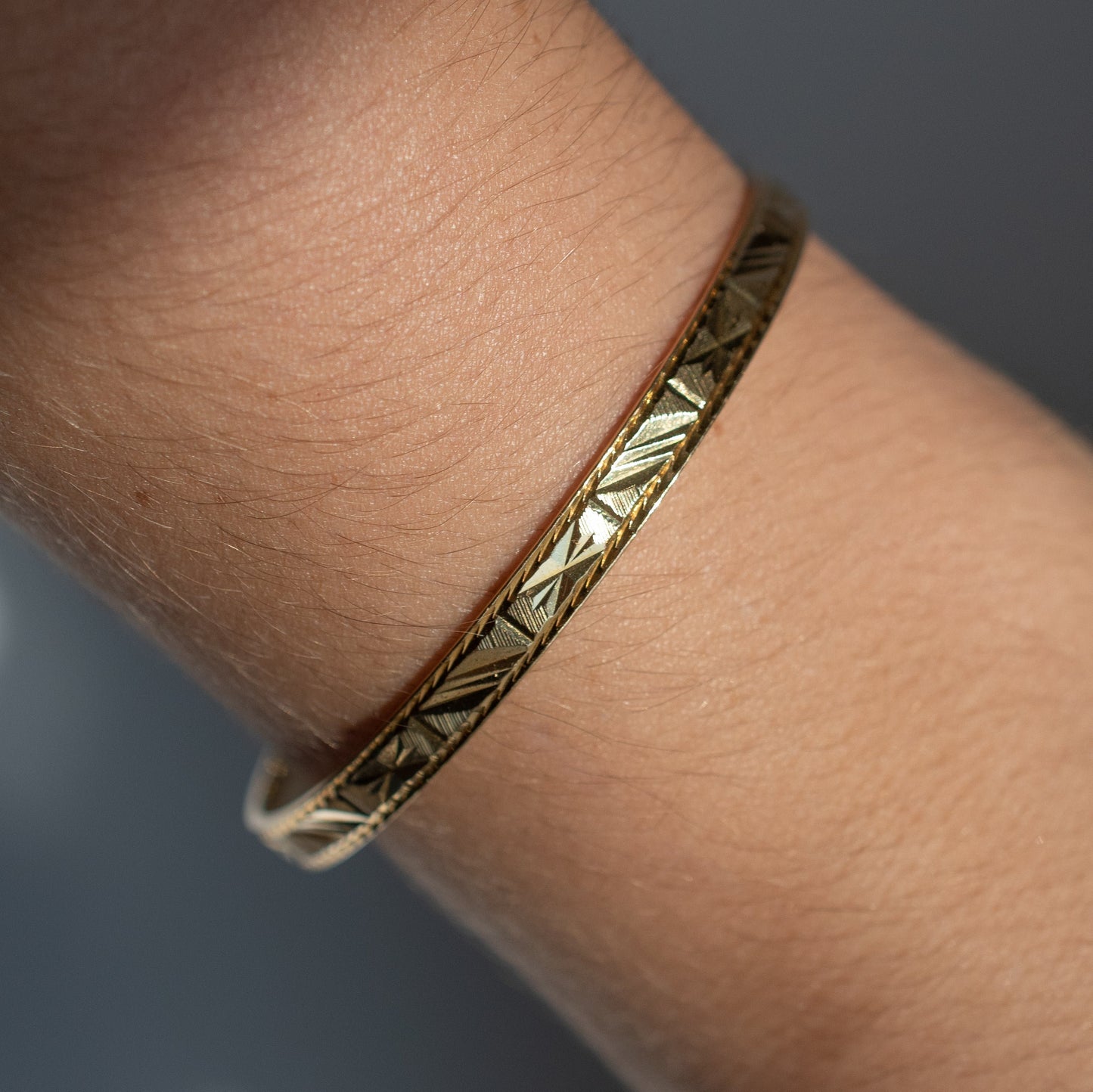 18k Vintage Bangle